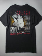 Delta Pro Weight Ariana Grande "The Honeymoon Tour 2015" T-shirt Concert Taille S Noir Très Bon État