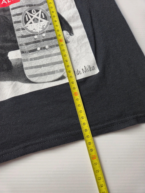 Asphalt Yacht Club x Mike Miller Eazy-E T-shirt Graphique Skate Taille S Noir Très Bon État