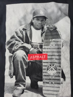 Asphalt Yacht Club x Mike Miller Eazy-E T-shirt Graphique Skate Taille S Noir Très Bon État