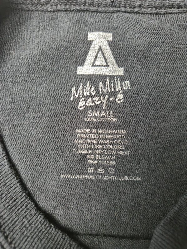 Asphalt Yacht Club x Mike Miller Eazy-E T-shirt Graphique Skate Taille S Noir Très Bon État